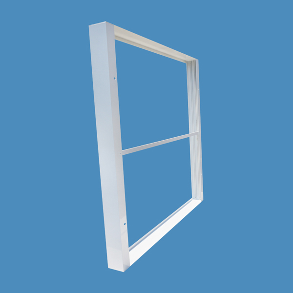 大家好，給大家介紹一下，這是我女朋友@面板燈明裝框